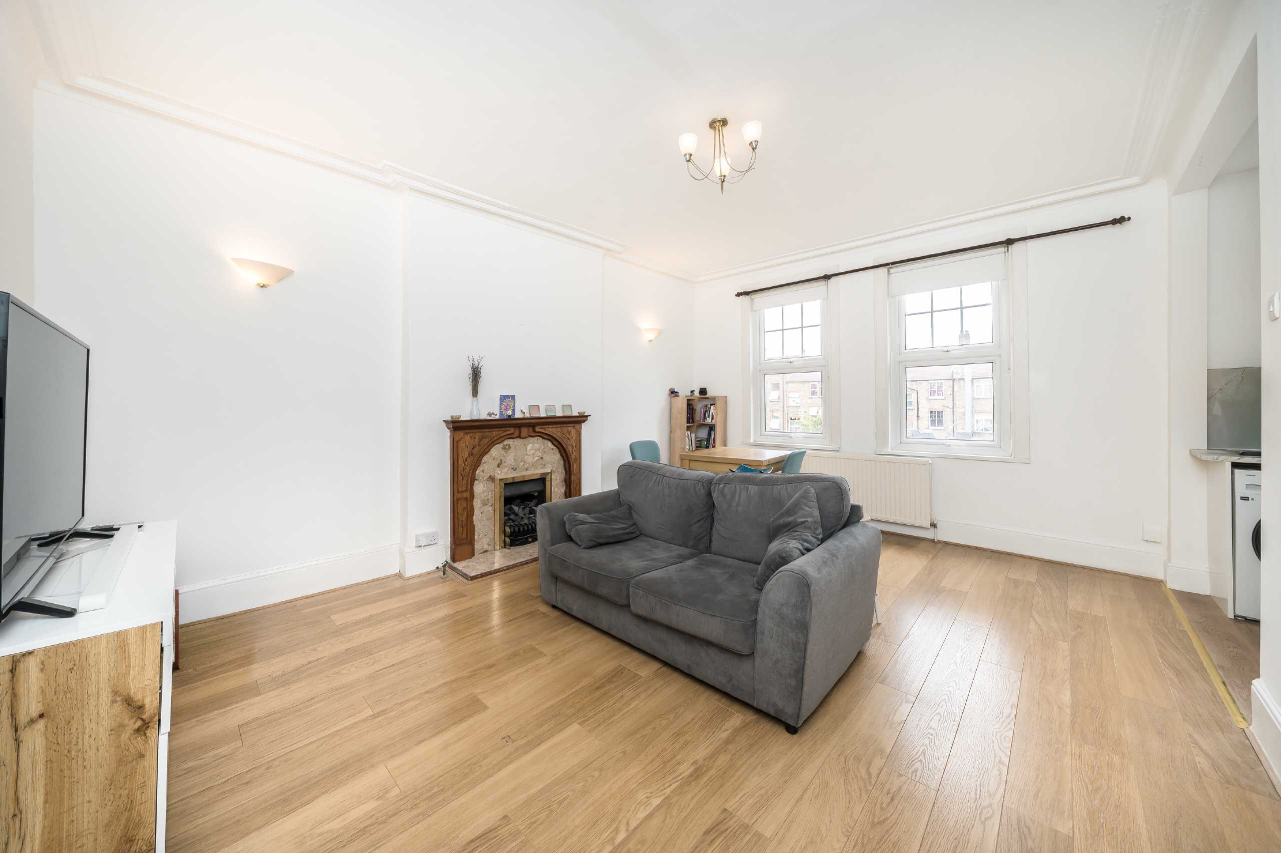 Flat Babington Road in Greater London