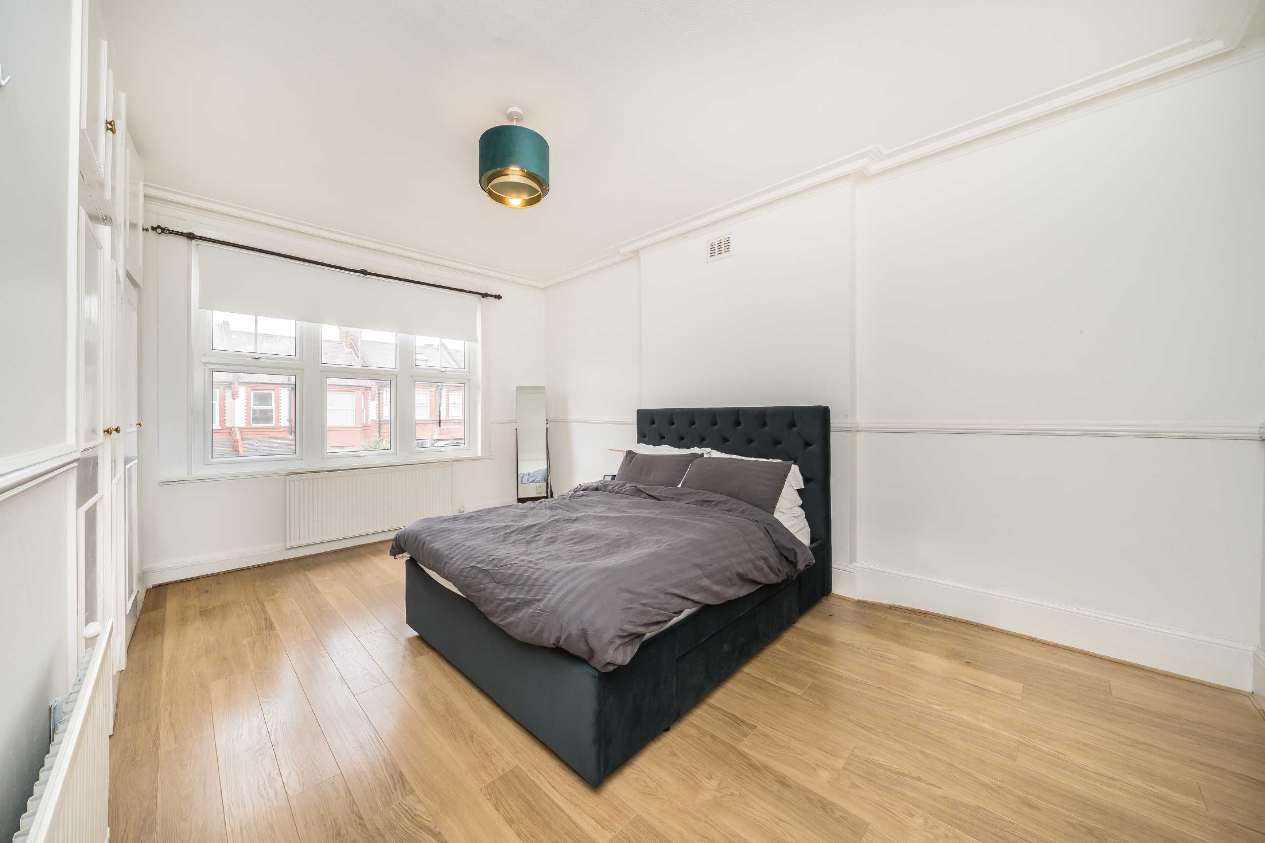 Flat Babington Road in Greater London