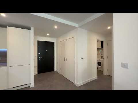 Flat Gillender Street in Greater London