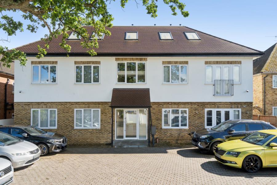 Flat Swakeleys Road in Greater London
