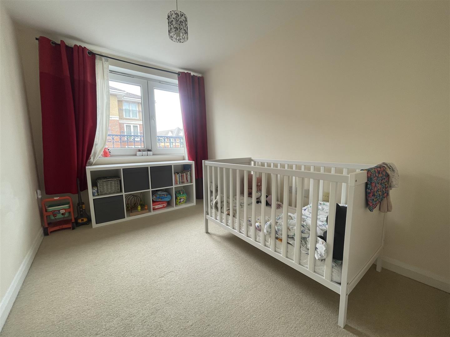 Flat Farnborough Road in Rushmoor