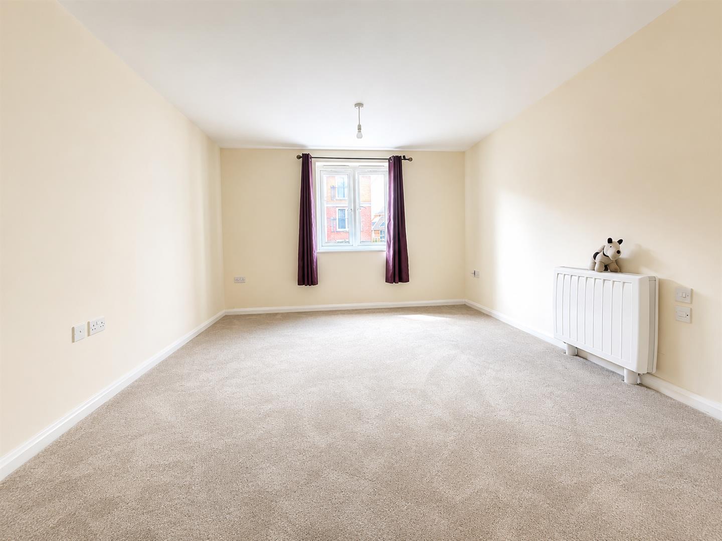 Flat Farnborough Road in Rushmoor
