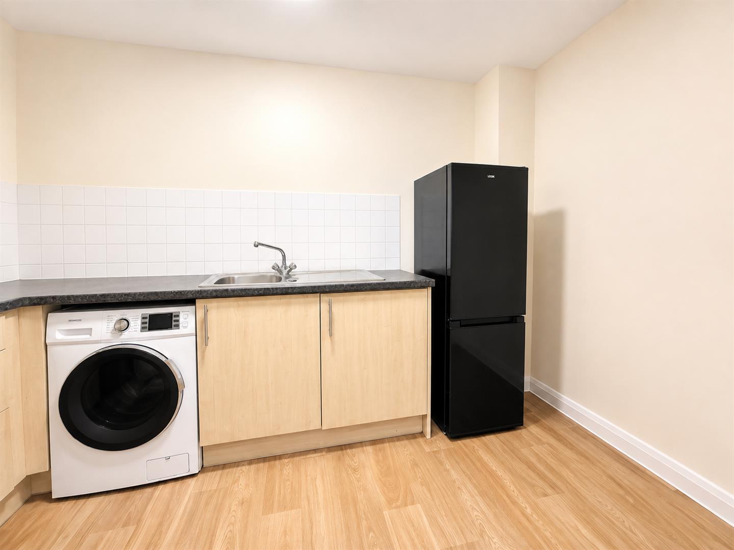 Flat Farnborough Road in Rushmoor