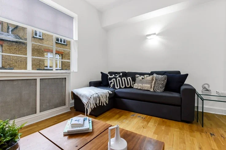 Flat Reeves Mews in City of Westminster