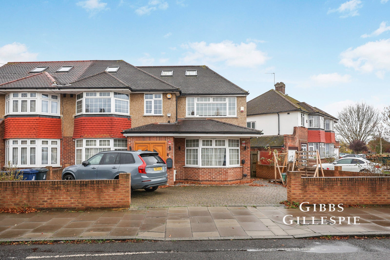 House Tangmere Gardens in Greater London