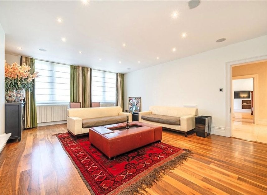 Flat Queen's Gate in Greater London