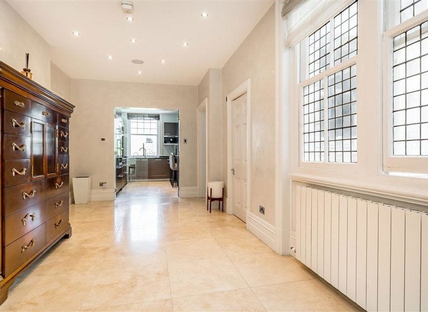 Flat Queen's Gate in Greater London