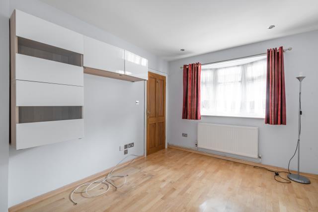 House Lyndhurst Gardens in Greater London