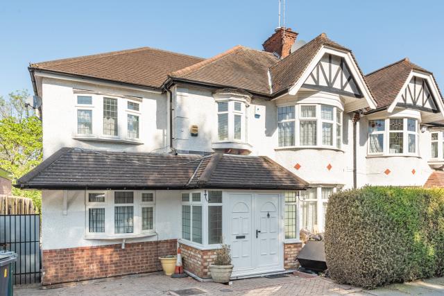 House Lyndhurst Gardens in Greater London