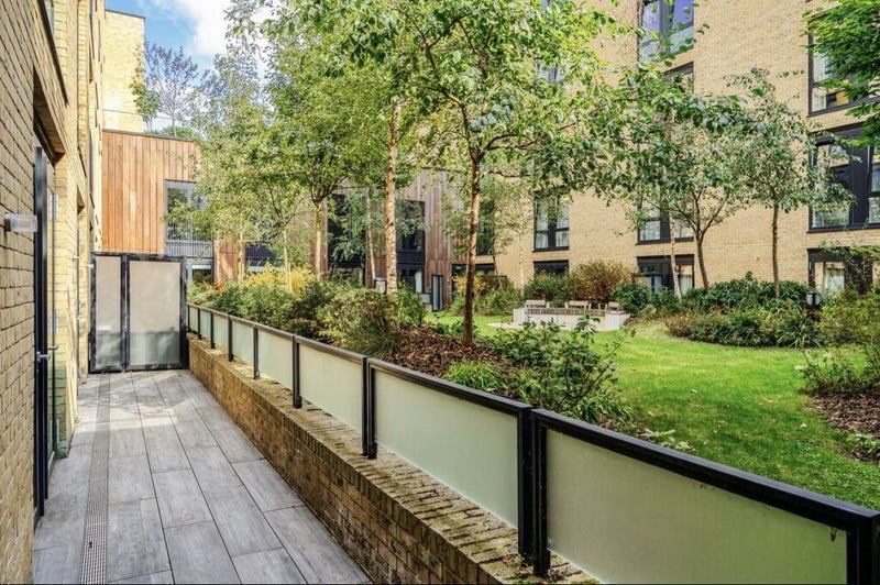 Room Chivers Passage in Greater London