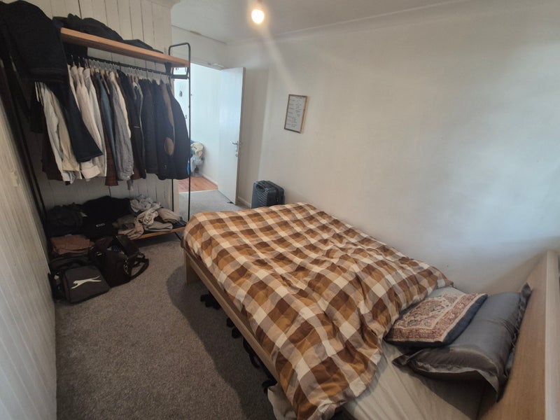 Room Lucey Way in Greater London