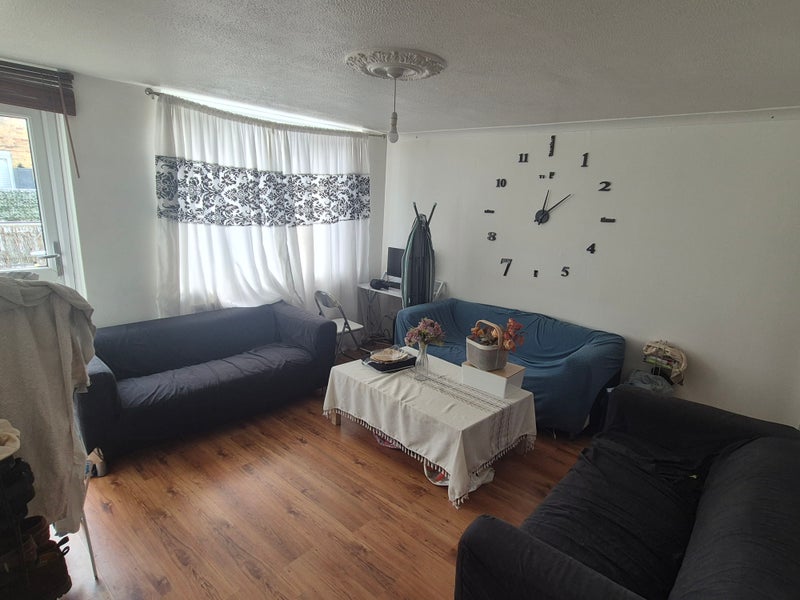 Room Lucey Way in Greater London