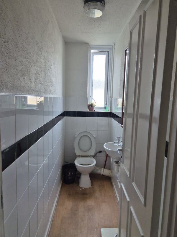 Room Lucey Way in Greater London
