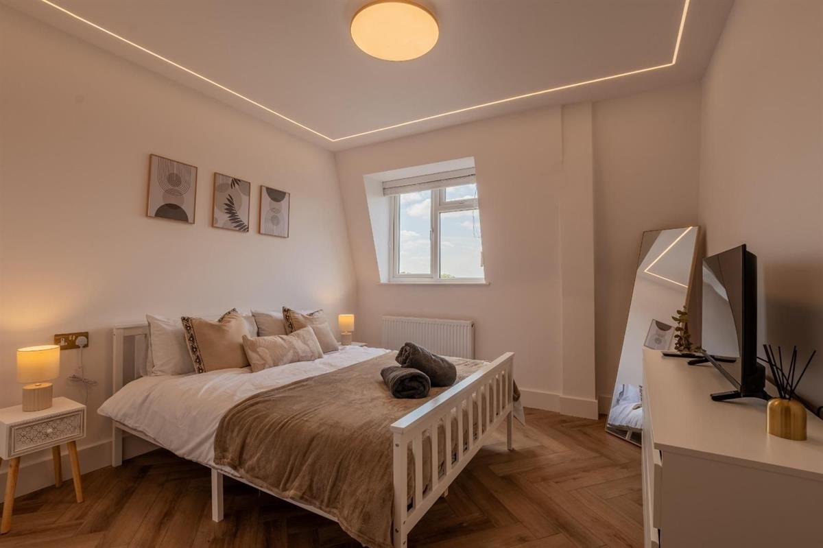 Room Northolt Road in Greater London