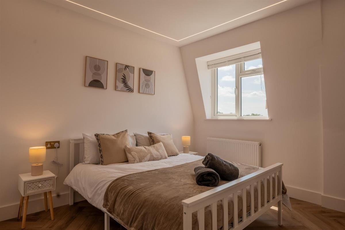 Room Northolt Road in Greater London