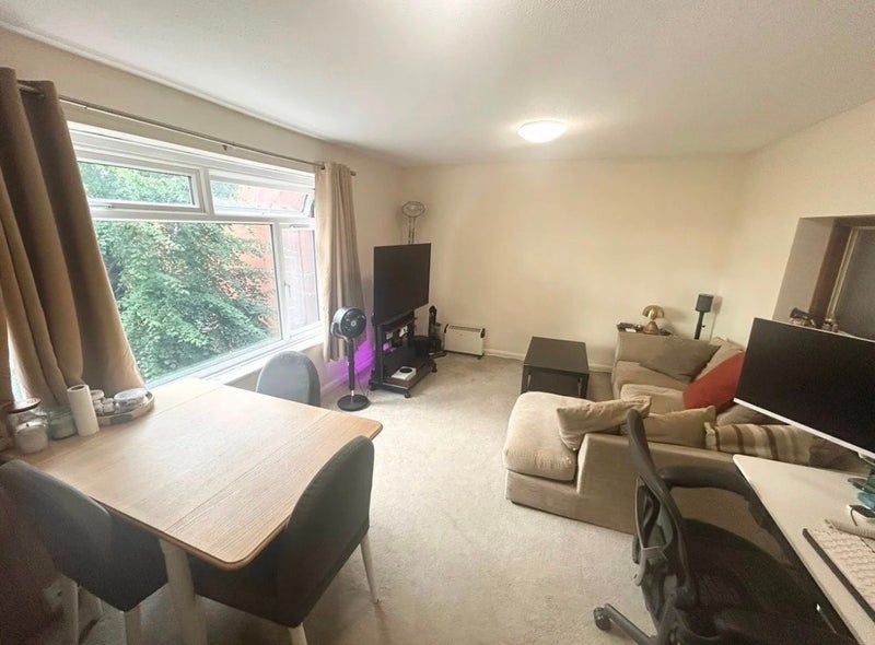 Flat Victoria Drive in Greater London