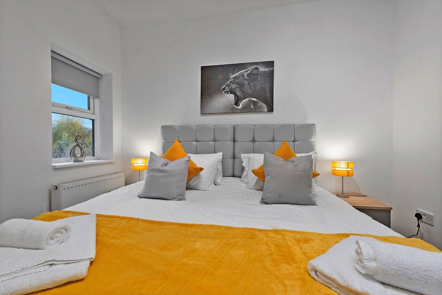 Flat Drayton Green Road in Greater London