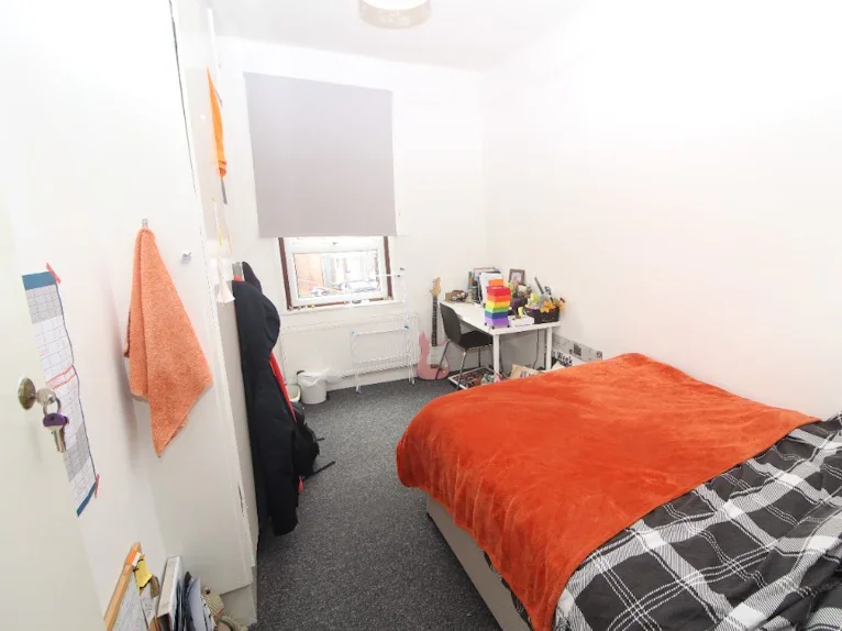 Room Erleigh Road in Reading
