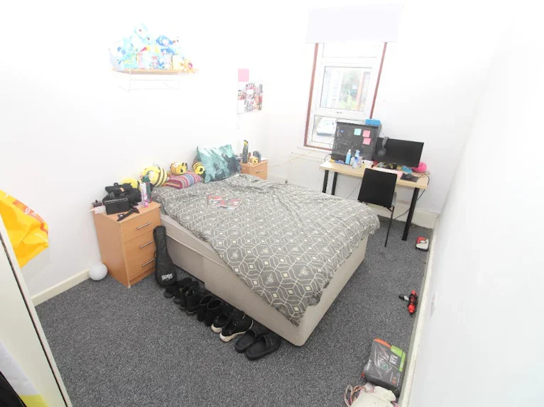 Room Erleigh Road in Reading