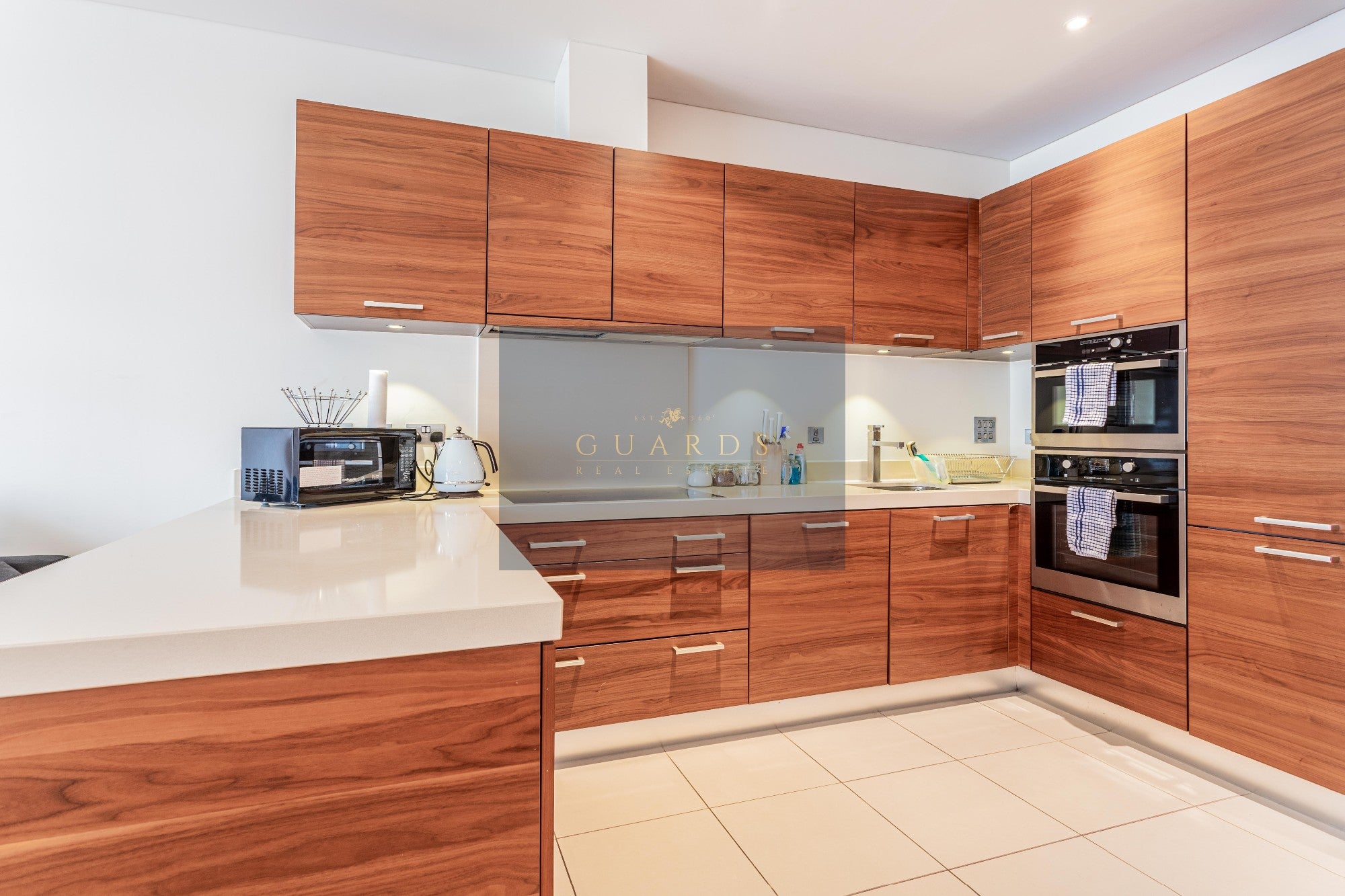 Flat Queenstown Road in Greater London