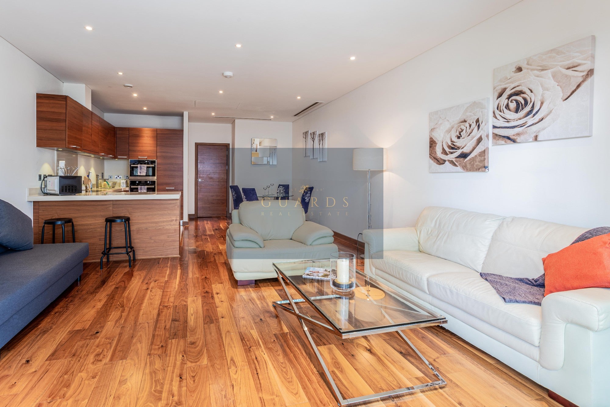 Flat Queenstown Road in Greater London