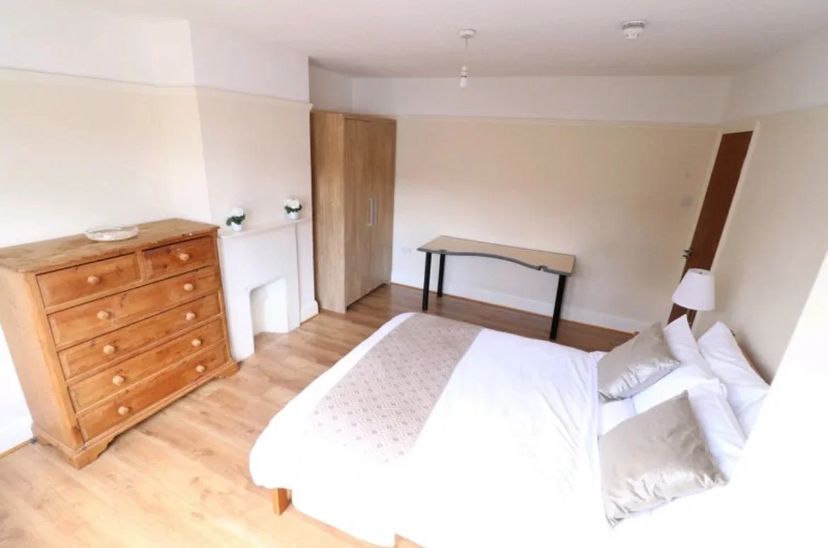 Room Grenaby Avenue in Greater London