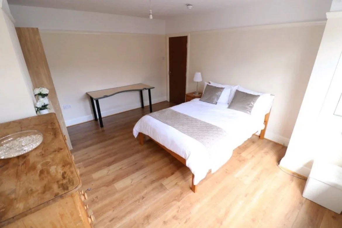 Room Grenaby Avenue in Greater London