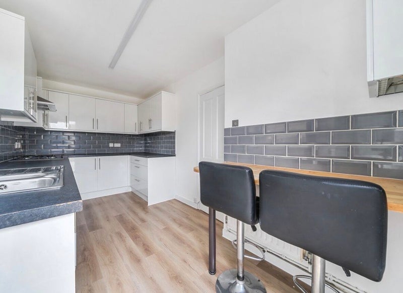 Room Holmcroft Way in Greater London