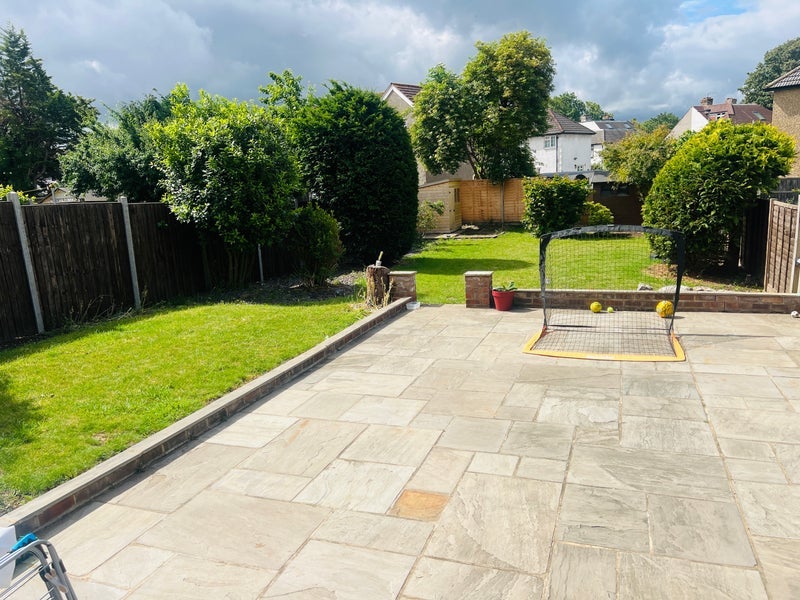 Room Holmcroft Way in Greater London