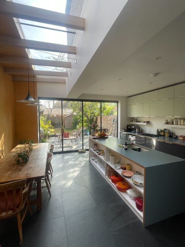Room Larden Road in Greater London