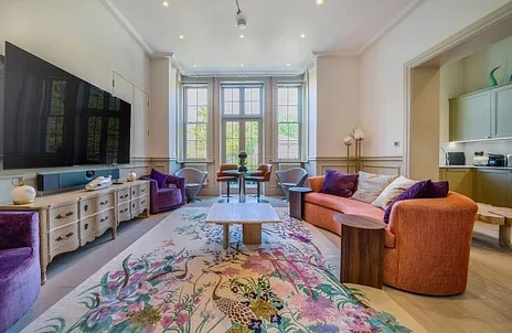 Flat Barrons Chase in Greater London