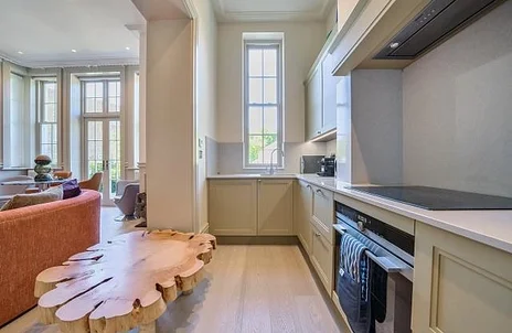 Flat Barrons Chase in Greater London