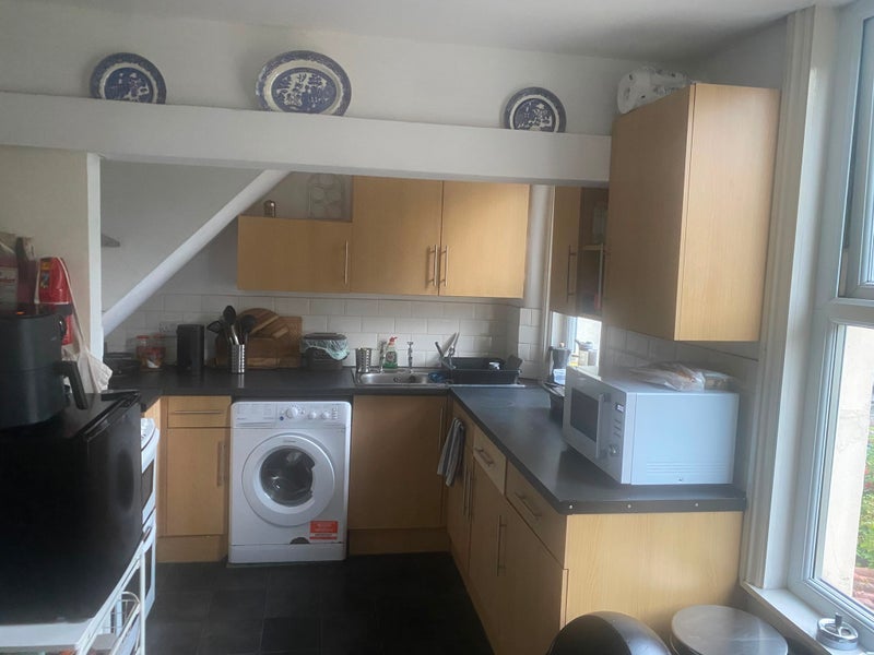 Room Warden Road in Bristol