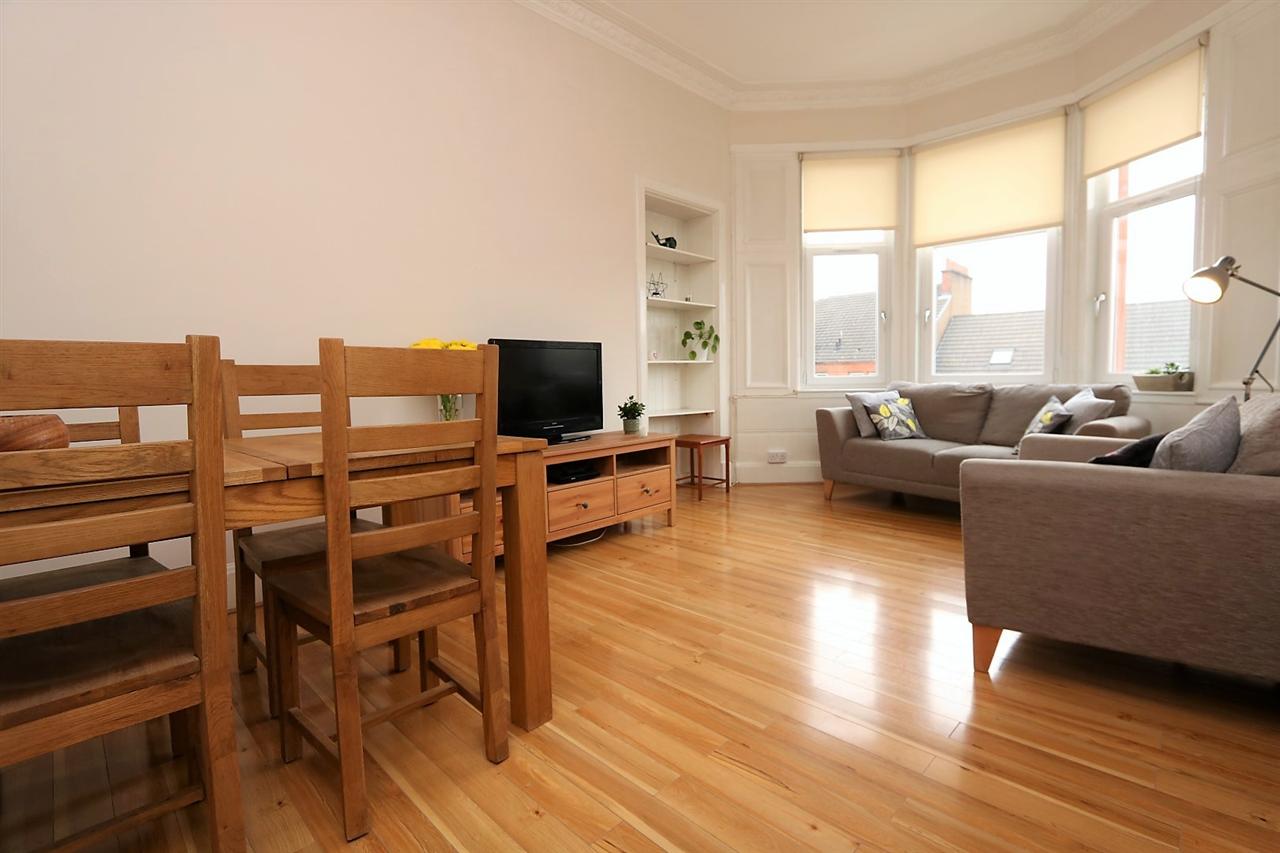 Flat Waverley Gardens in Glasgow