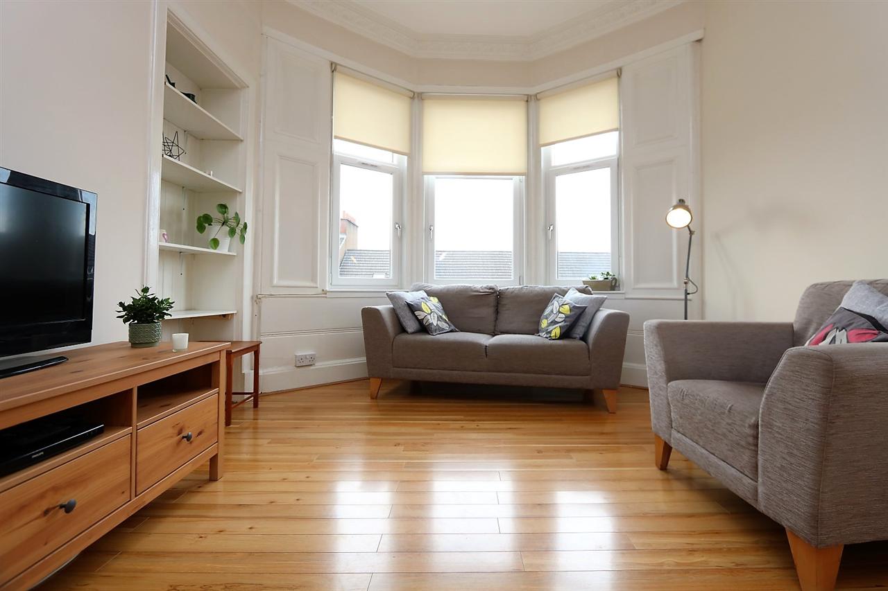 Flat Waverley Gardens in Glasgow