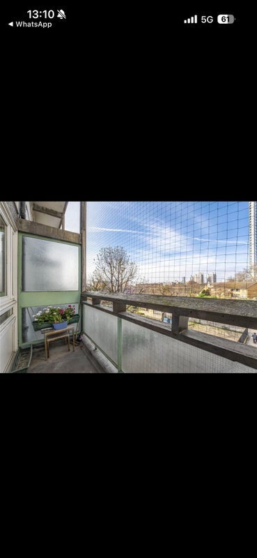 Room Hampton Street in Greater London