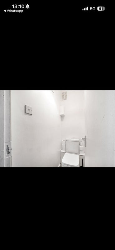 Room Hampton Street in Greater London