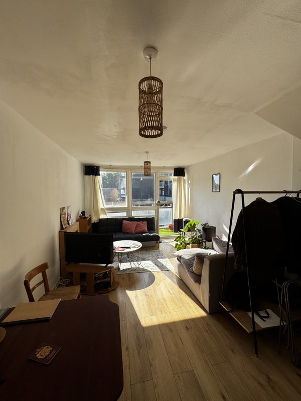 Room Hampton Street in Greater London