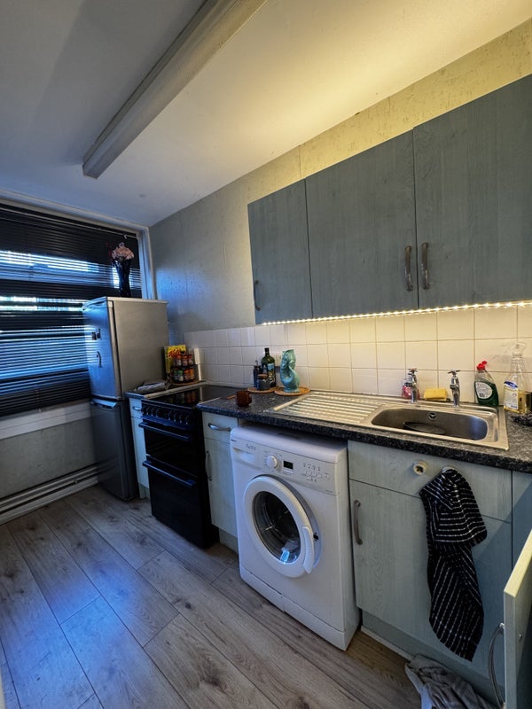 Room Hampton Street in Greater London