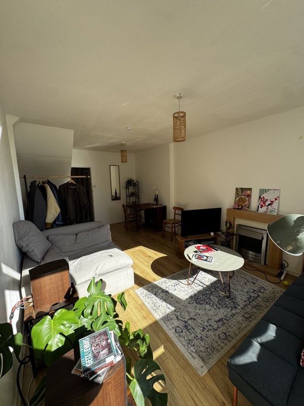Room Hampton Street in Greater London