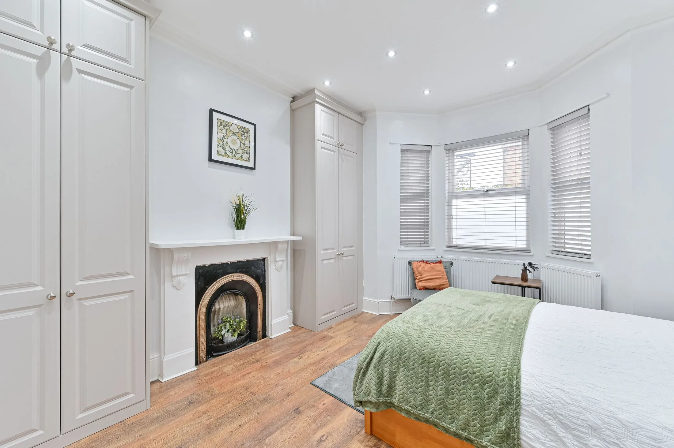 Flat Merton Road in Greater London