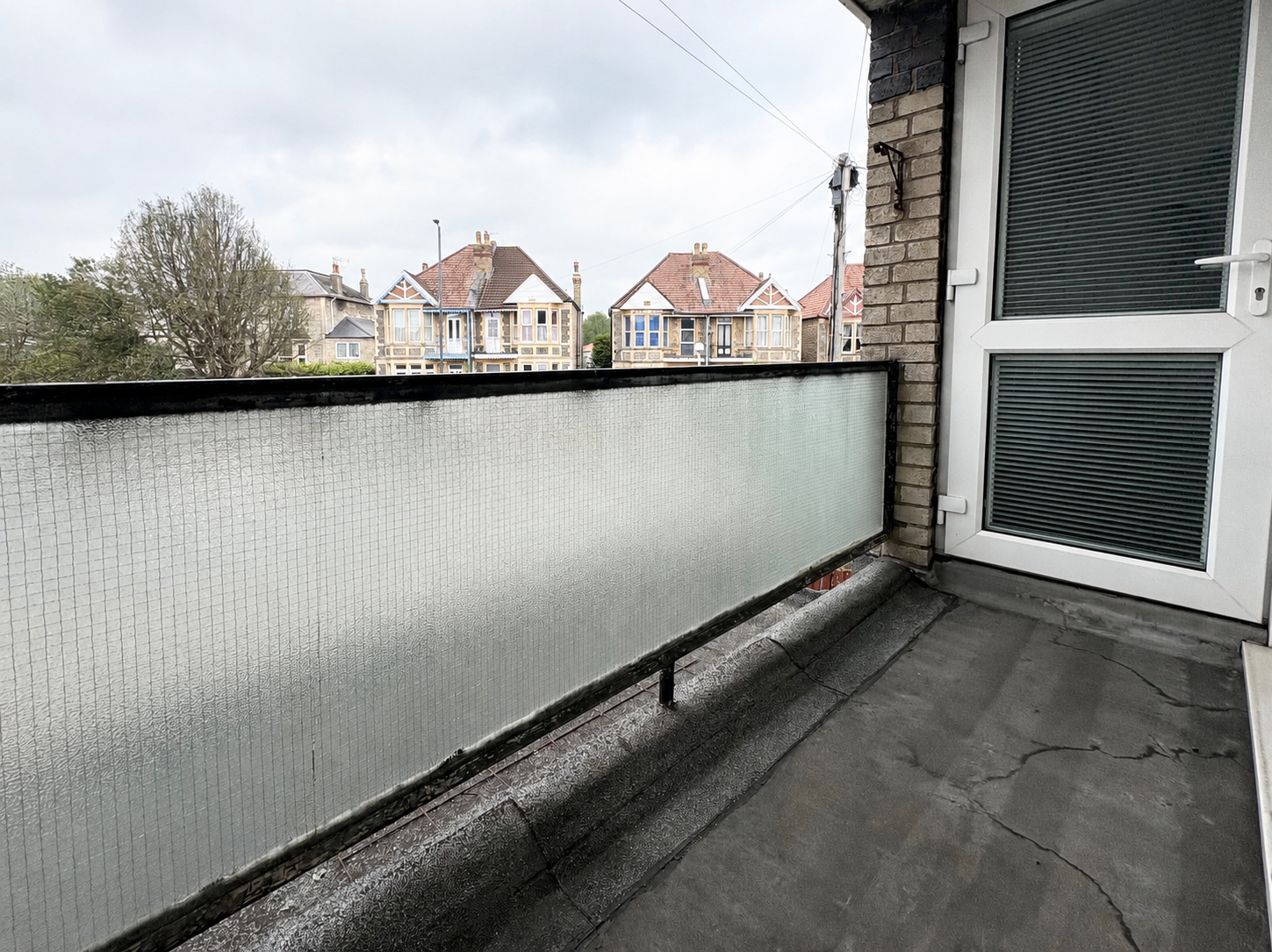 Flat Headley Lane in Bristol
