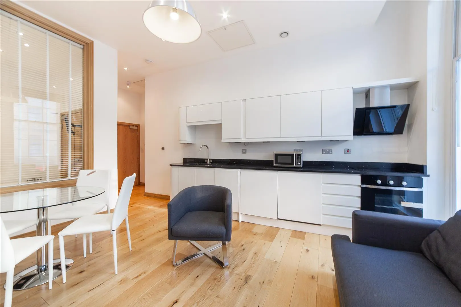 Flat Grainger Street in Newcastle upon Tyne