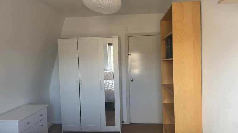 Room Ropley Street in Greater London