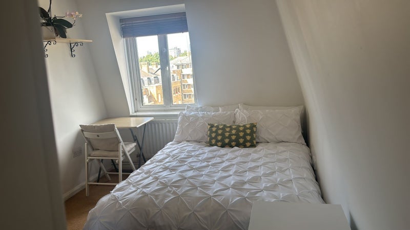 Room Ropley Street in Greater London