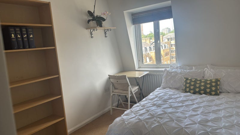 Room Ropley Street in Greater London