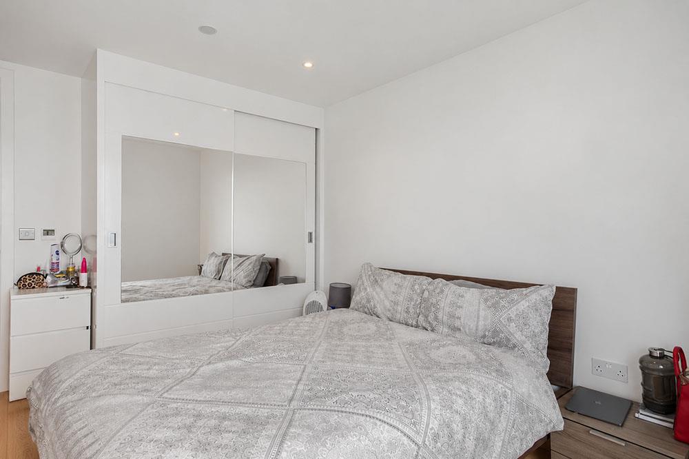 Flat Jamestown Road in Greater London