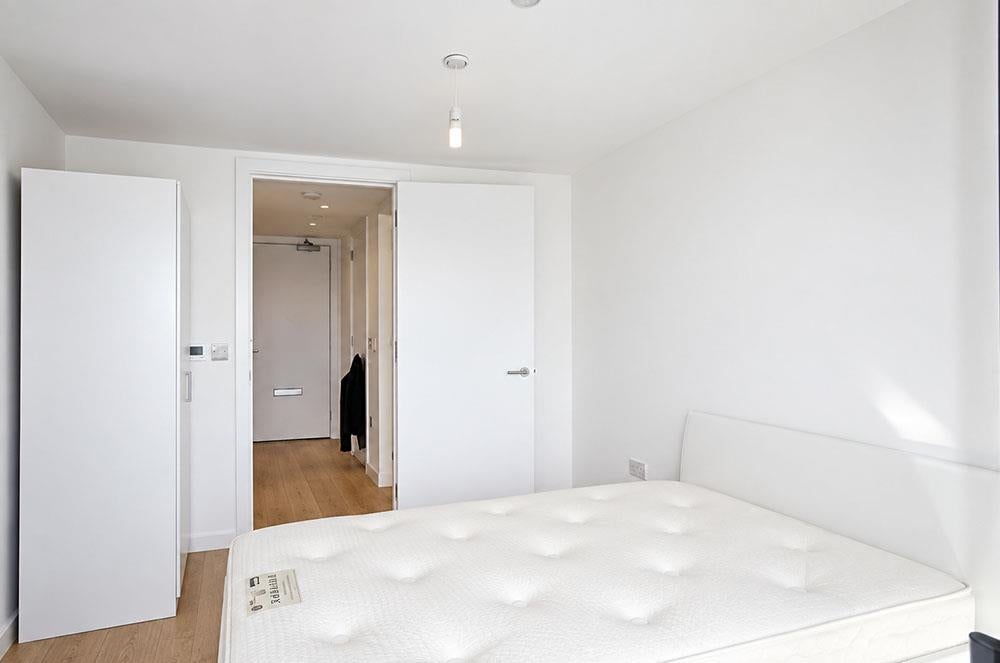 Flat Jamestown Road in Greater London