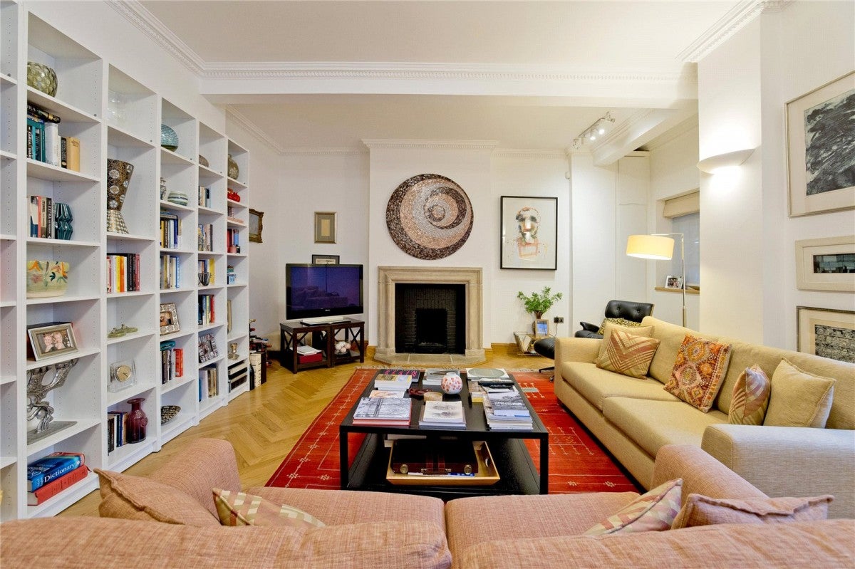 Flat Eton Avenue in Greater London