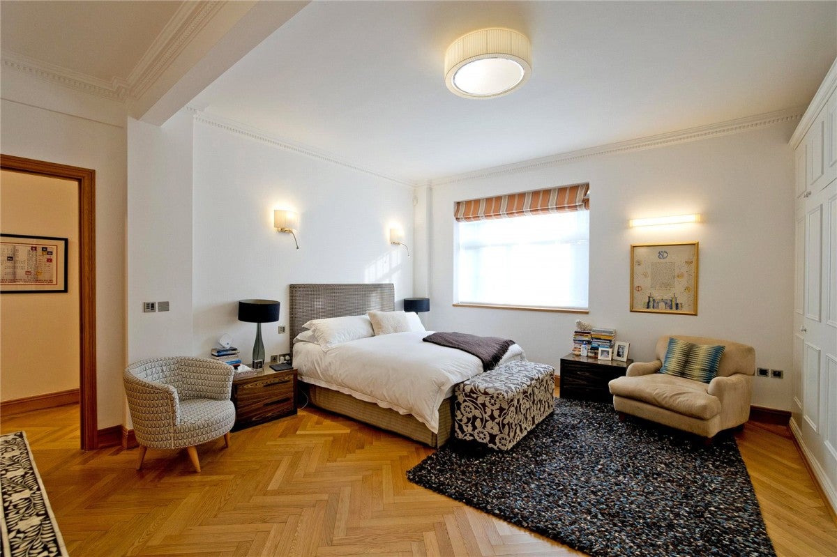 Flat Eton Avenue in Greater London